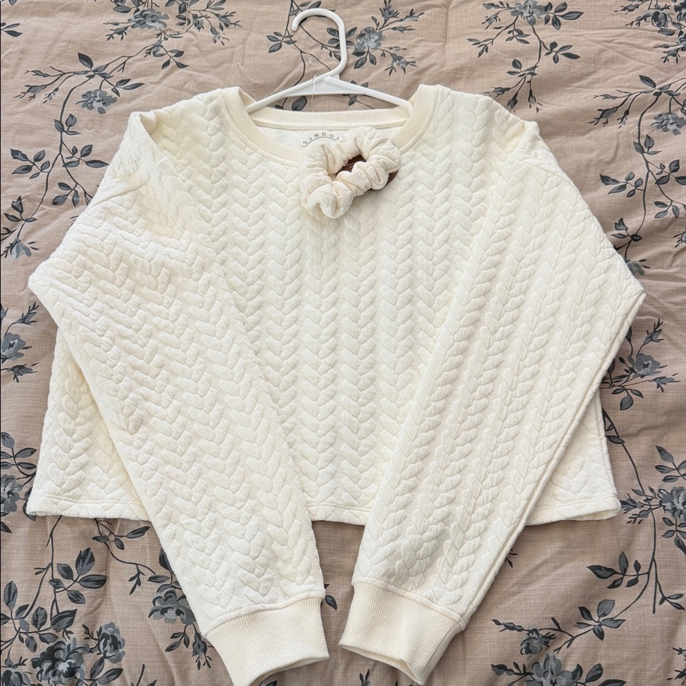 NWT lightweight Cream Quilted Cable-Knit top